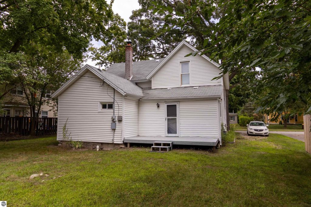 Image 3 of property listing at 406 S Kinney, Mt Pleasant, MI 48858