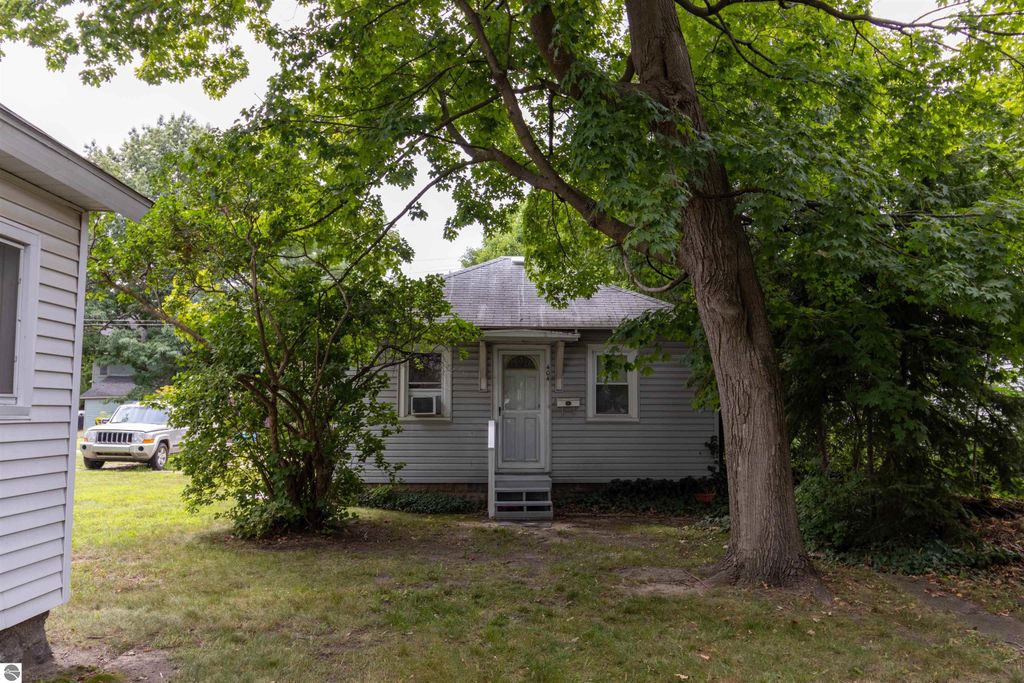 Image 4 of property listing at 406 S Kinney, Mt Pleasant, MI 48858
