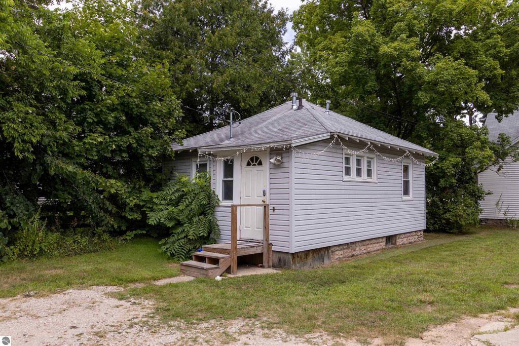 Image 6 of property listing at 406 S Kinney, Mt Pleasant, MI 48858
