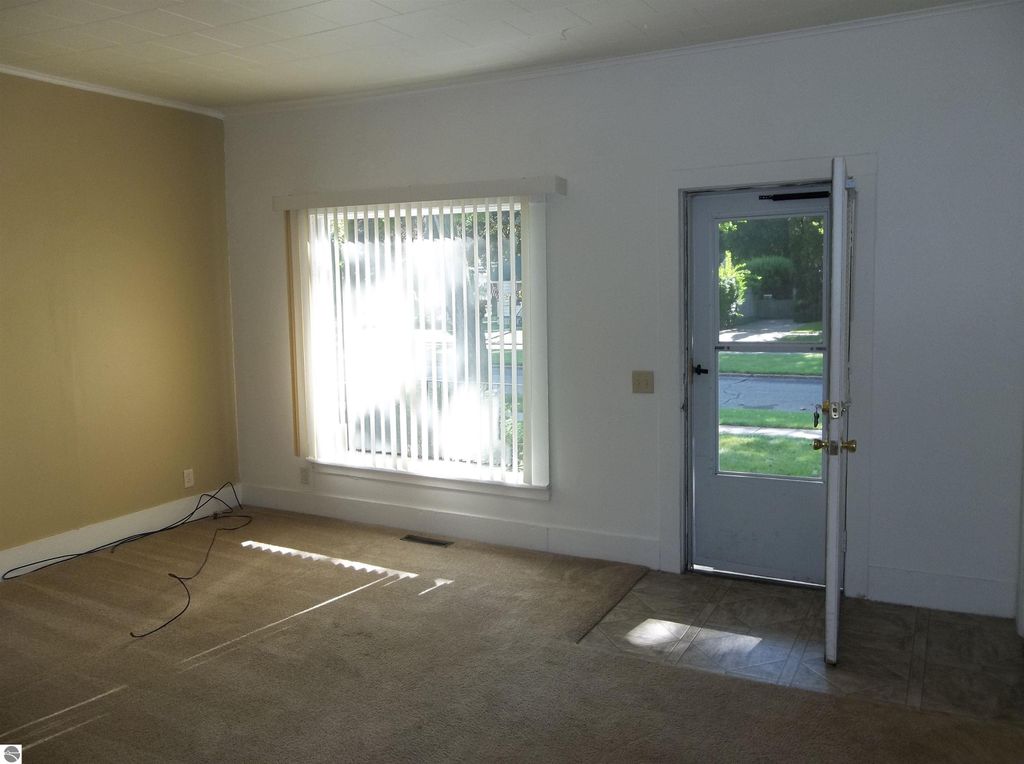 Image 7 of property listing at 406 S Kinney, Mt Pleasant, MI 48858
