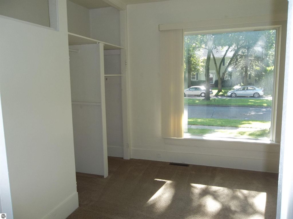Image 8 of property listing at 406 S Kinney, Mt Pleasant, MI 48858