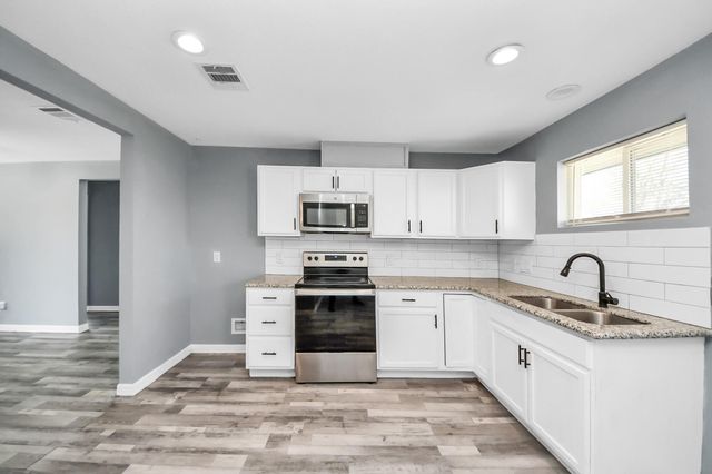 2102 Dewberry Lane, Pasadena, TX 77502