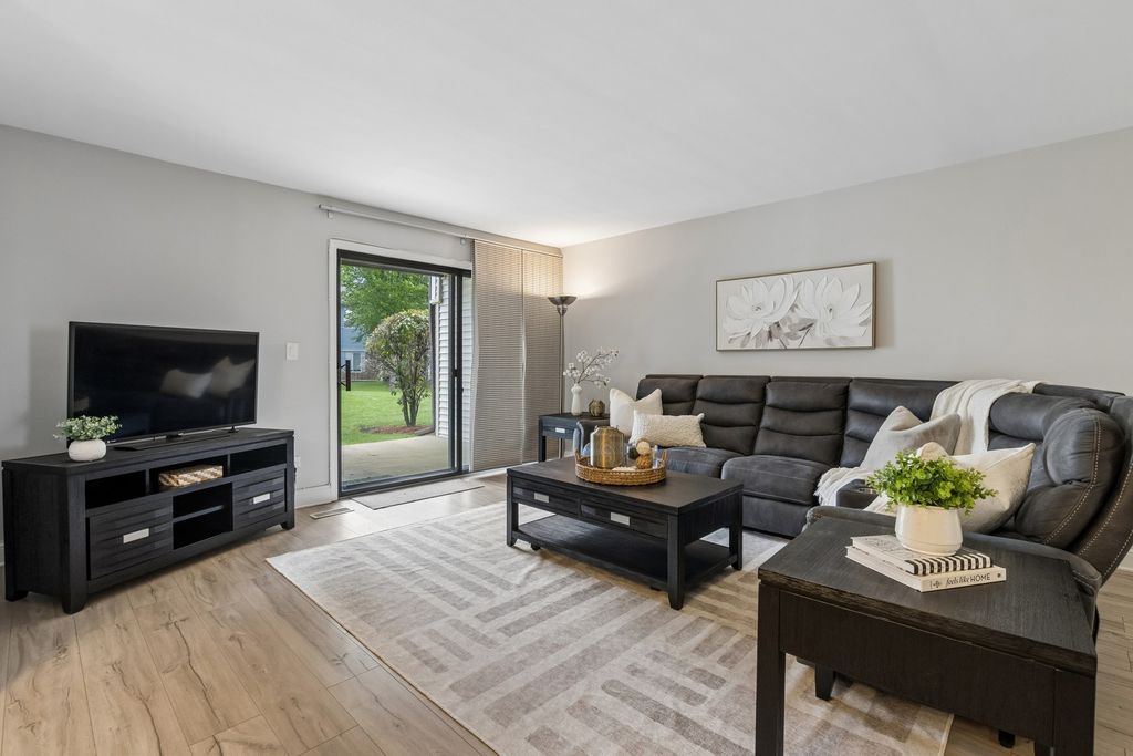 1505 Harbour Court 1A, Schaumburg, IL 60193 — photo 2