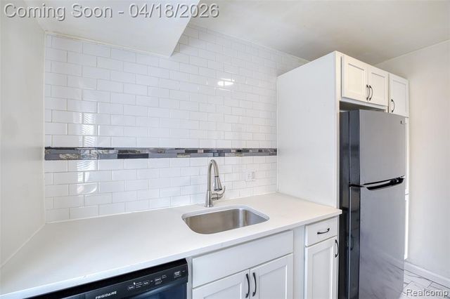 11395 Hazelton, Redford, MI 48239