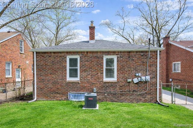 11395 Hazelton, Redford, MI 48239