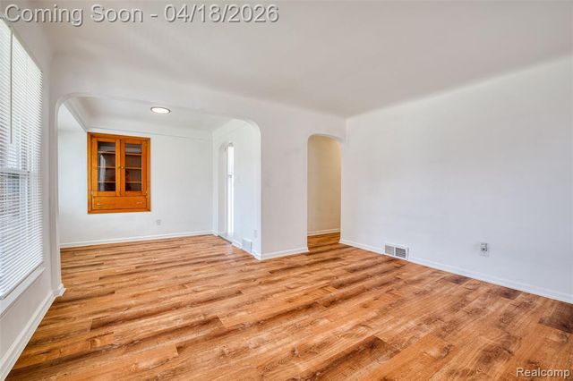 11395 Hazelton, Redford, MI 48239