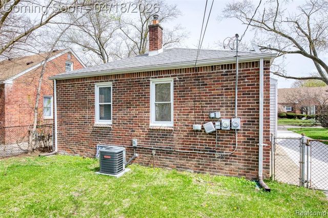 11395 Hazelton, Redford, MI 48239