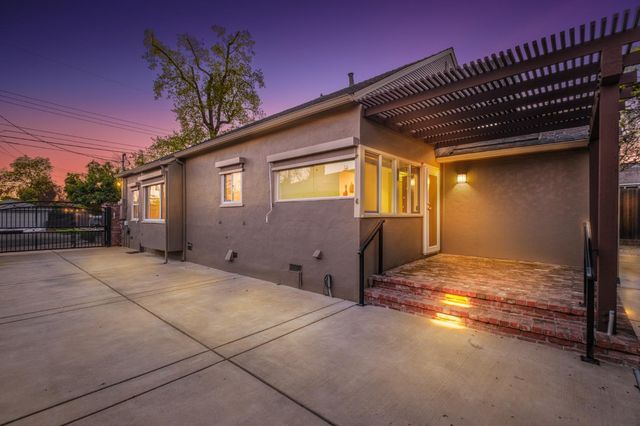 5261 K St, Sacramento, CA 95819