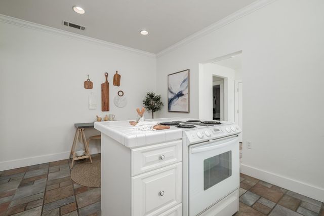 5261 K St, Sacramento, CA 95819