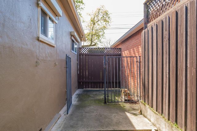 5261 K St, Sacramento, CA 95819