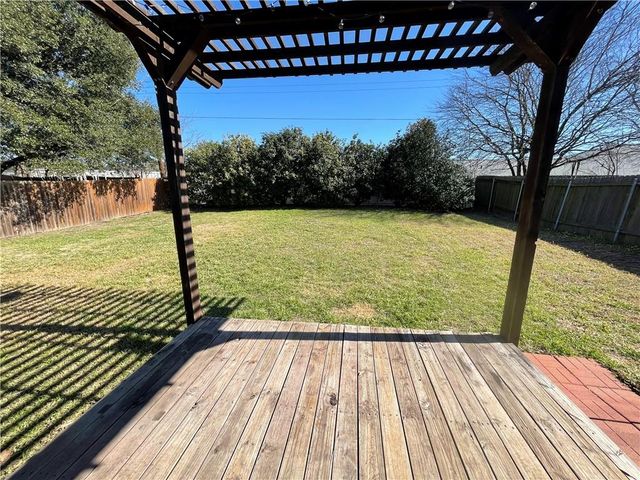 2002 Holly Springs DR, Taylor, TX 76574