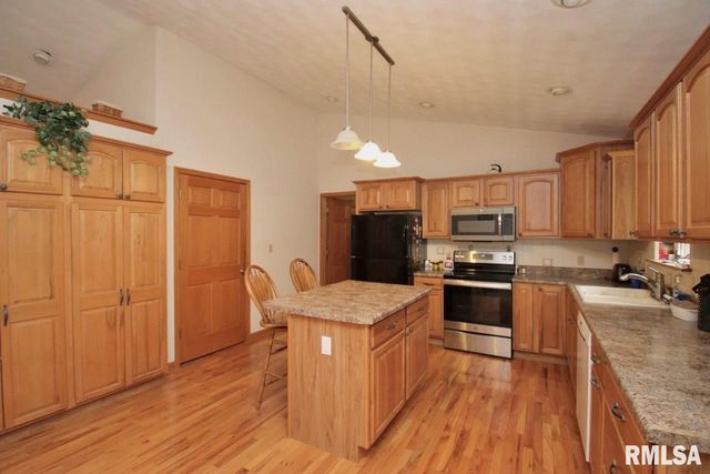 143 ELMRIDGE Circle, East Peoria, IL 61611