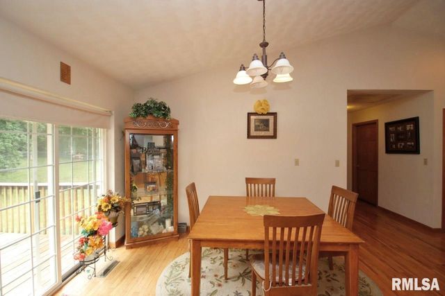 143 ELMRIDGE Circle, East Peoria, IL 61611