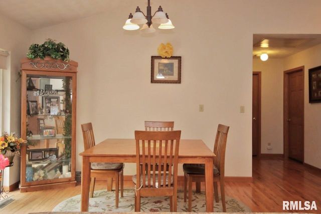 143 ELMRIDGE Circle, East Peoria, IL 61611