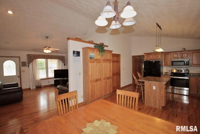143 ELMRIDGE Circle, East Peoria, IL 61611