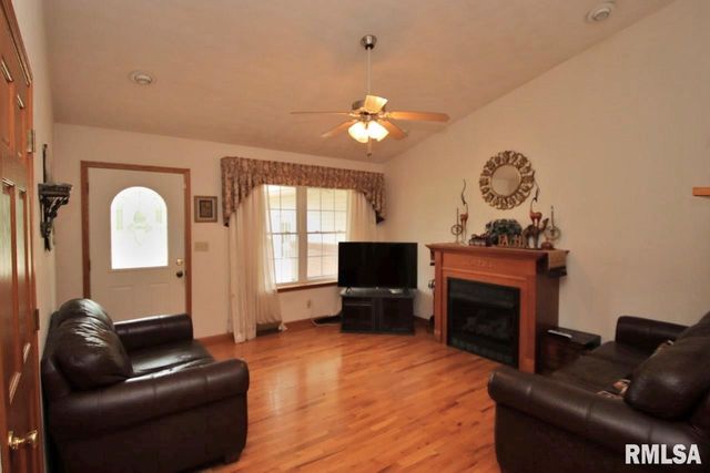 143 ELMRIDGE Circle, East Peoria, IL 61611