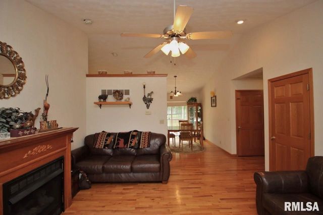 143 ELMRIDGE Circle, East Peoria, IL 61611