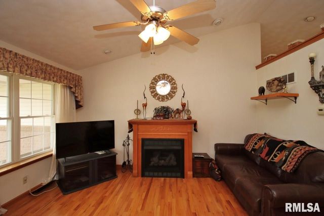 143 ELMRIDGE Circle, East Peoria, IL 61611