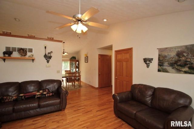 143 ELMRIDGE Circle, East Peoria, IL 61611