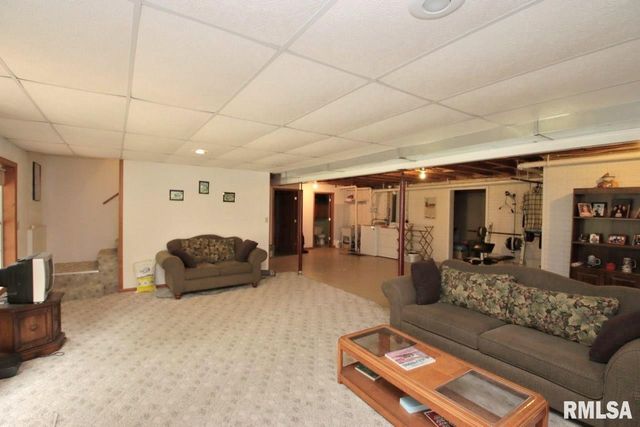143 ELMRIDGE Circle, East Peoria, IL 61611
