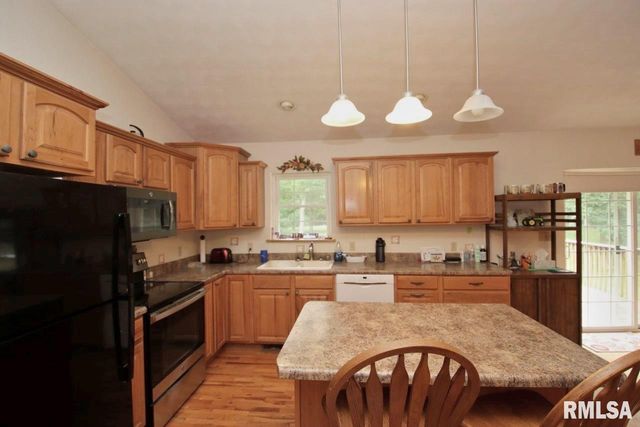 143 ELMRIDGE Circle, East Peoria, IL 61611