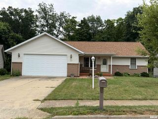 143 ELMRIDGE Circle, East Peoria, IL 61611