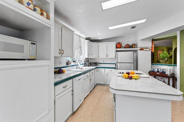 5710 E Tangerine Lane, Okeechobee, FL 34972