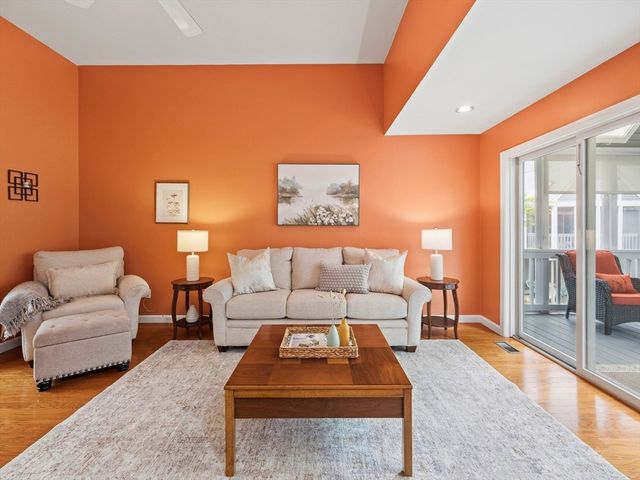 126 Audubon Dr 126, Acton, MA 01720