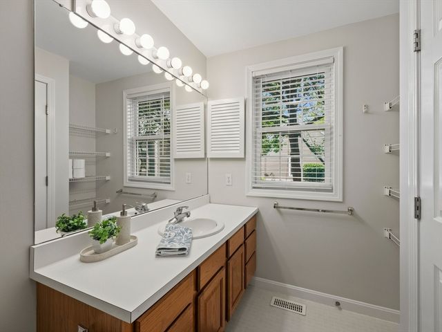 126 Audubon Dr 126, Acton, MA 01720