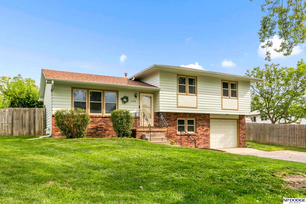 2308 Julie Circle, Bellevue, NE 68005