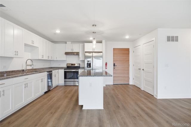 166 Oak Street 309, Wyandotte, MI 48192