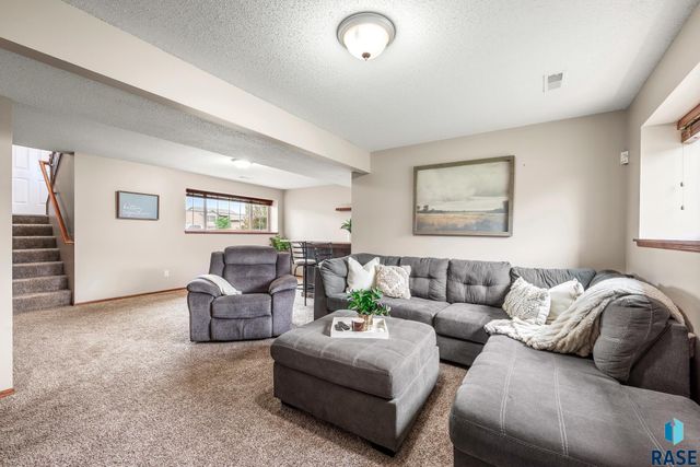 4700 S Grinnell Ave Avenue, Sioux Falls, SD 57106
