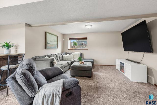4700 S Grinnell Ave Avenue, Sioux Falls, SD 57106