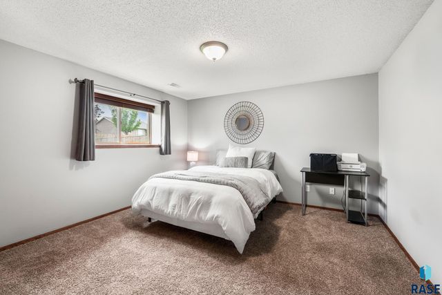 4700 S Grinnell Ave Avenue, Sioux Falls, SD 57106