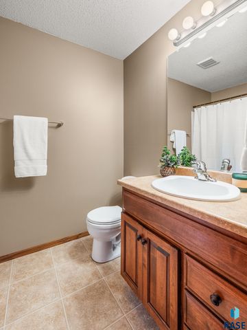 4700 S Grinnell Ave Avenue, Sioux Falls, SD 57106