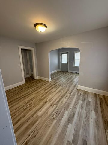 496 Maryland Avenue W, Saint Paul, MN 55117