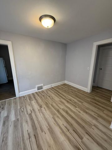 496 Maryland Avenue W, Saint Paul, MN 55117