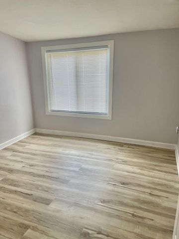 496 Maryland Avenue W, Saint Paul, MN 55117