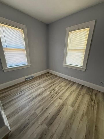 496 Maryland Avenue W, Saint Paul, MN 55117