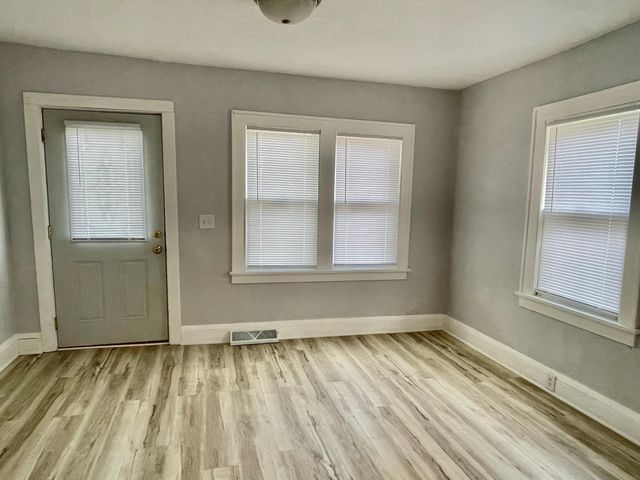 496 Maryland Avenue W, Saint Paul, MN 55117