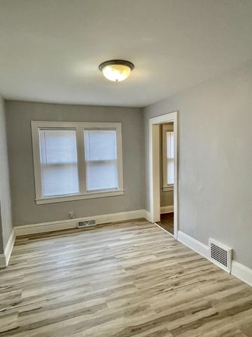 496 Maryland Avenue W, Saint Paul, MN 55117