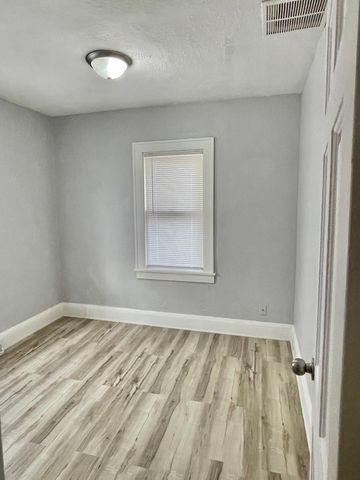 496 Maryland Avenue W, Saint Paul, MN 55117