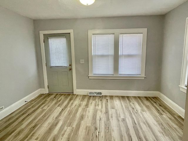 496 Maryland Avenue W, Saint Paul, MN 55117