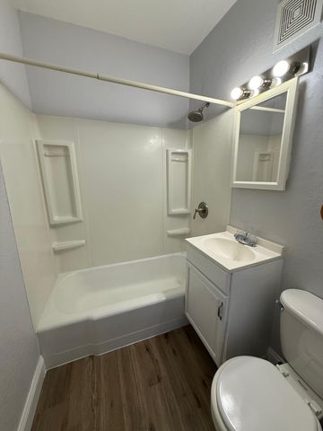 496 Maryland Avenue W, Saint Paul, MN 55117