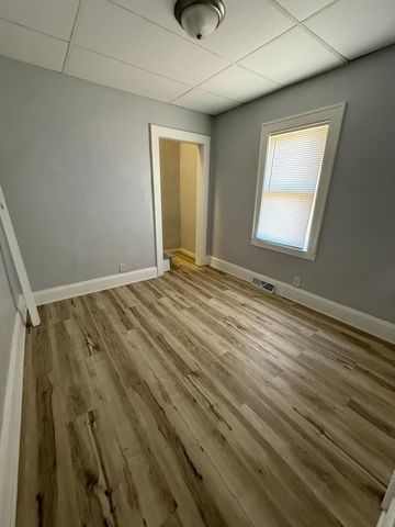 496 Maryland Avenue W, Saint Paul, MN 55117