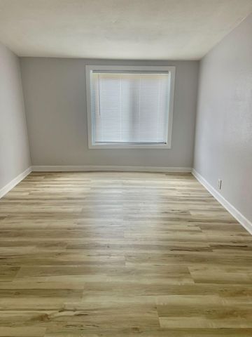 496 Maryland Avenue W, Saint Paul, MN 55117