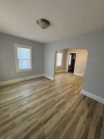 496 Maryland Avenue W, Saint Paul, MN 55117