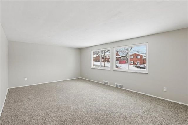 537 Fieldstone Dr, Monroeville, PA 15146