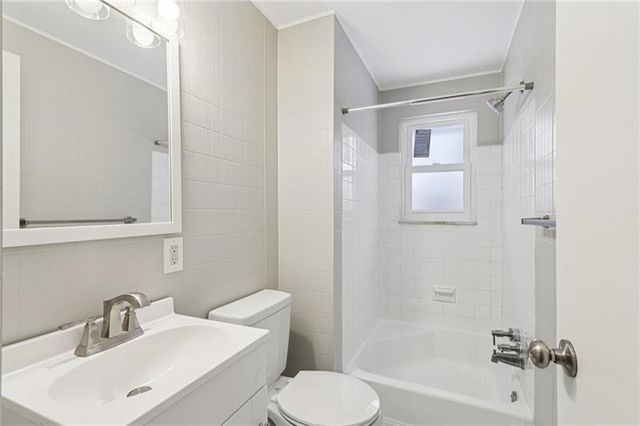 537 Fieldstone Dr, Monroeville, PA 15146