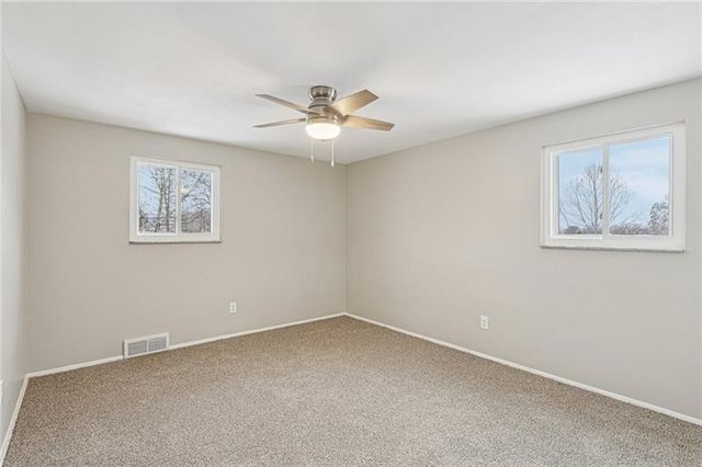 537 Fieldstone Dr, Monroeville, PA 15146